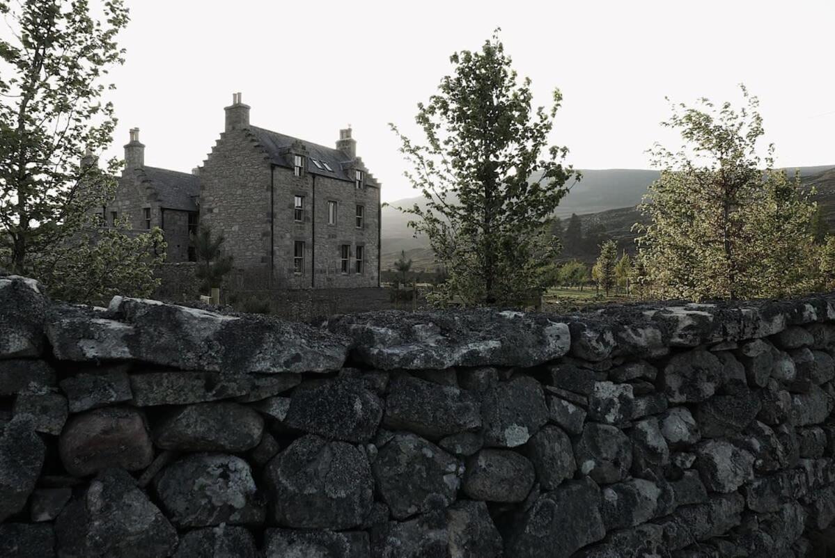 Huswell - Gairnshiel Lodge - Unique & Exclusive Lodge Next To The Castle Ballater Exterior foto